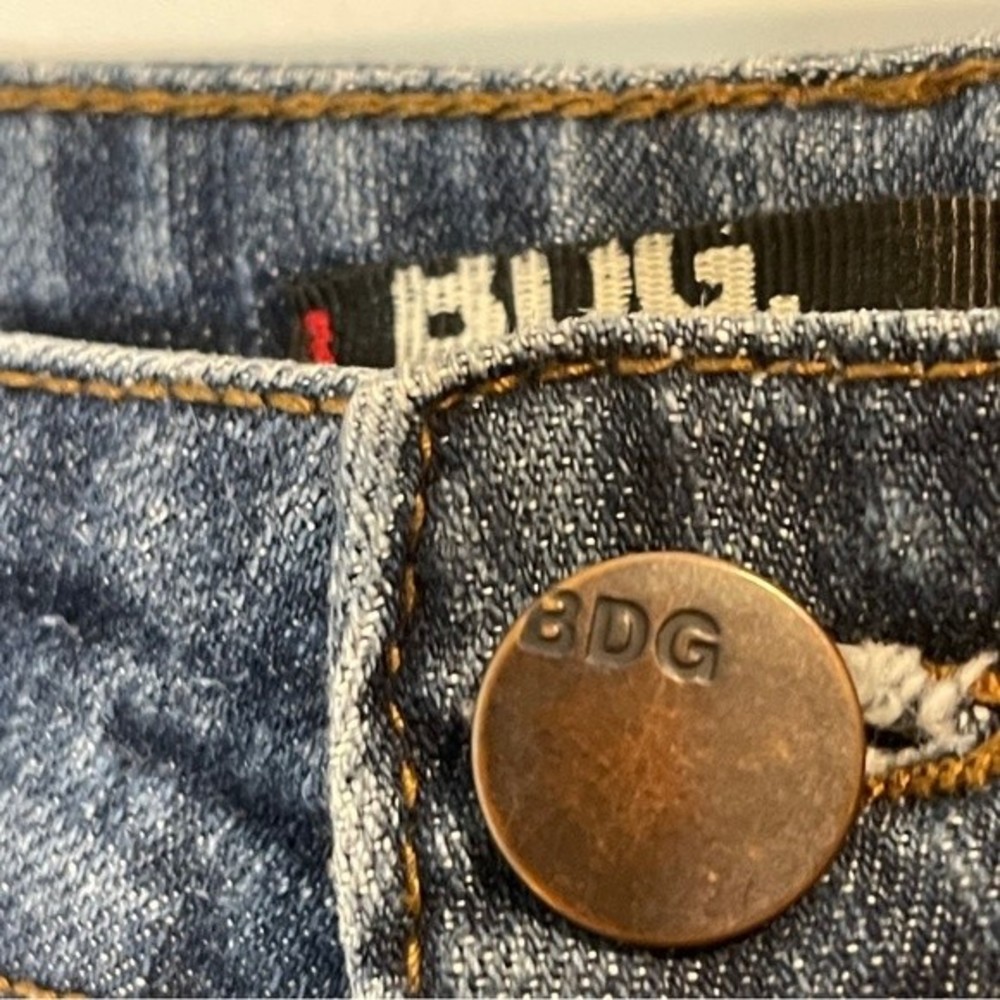 URBAN OUTFITTERS BDG High Rise Mom Denim Shorts Size 25 - Picture 3 of 5